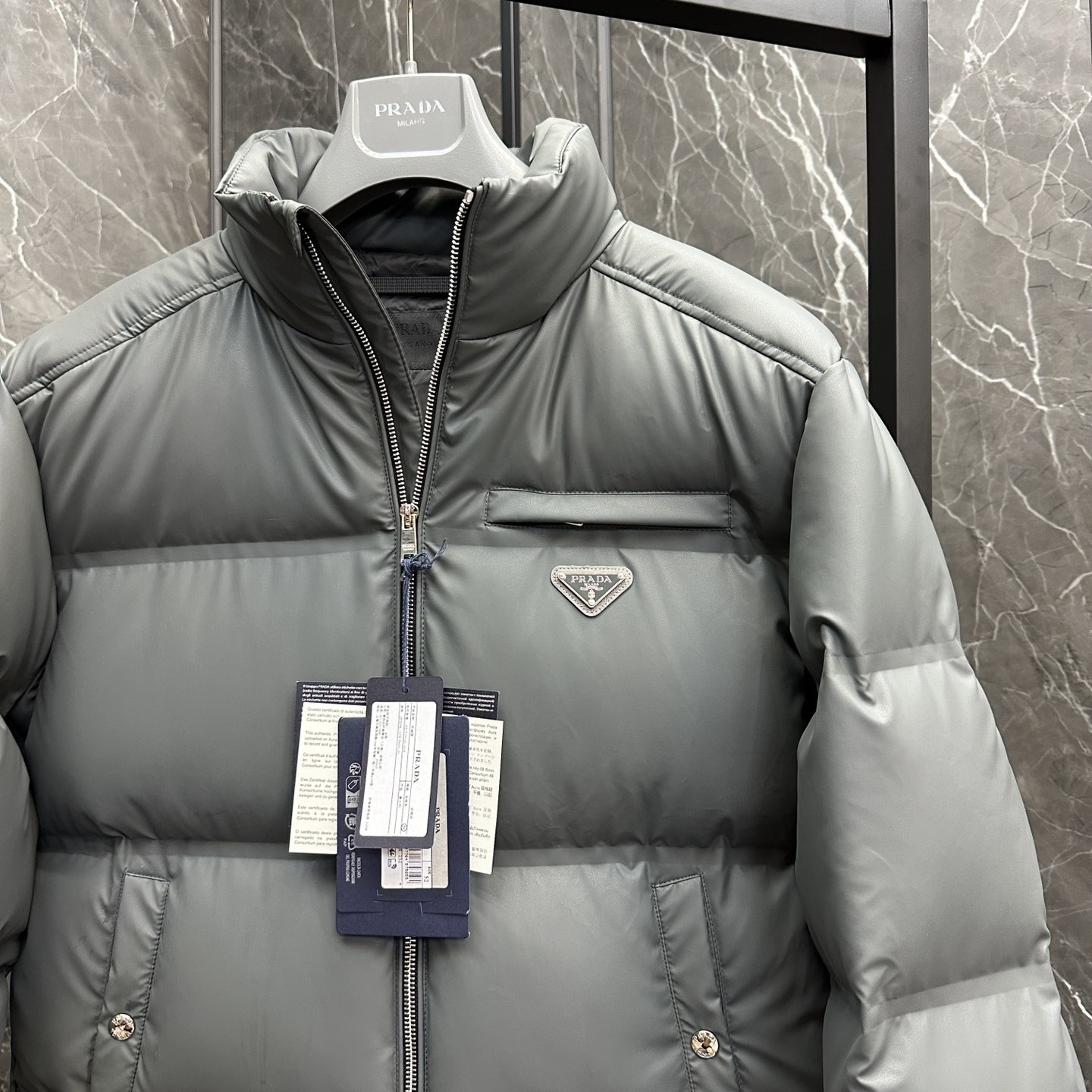 PRADA メンズダウンジャケット 高級グレー