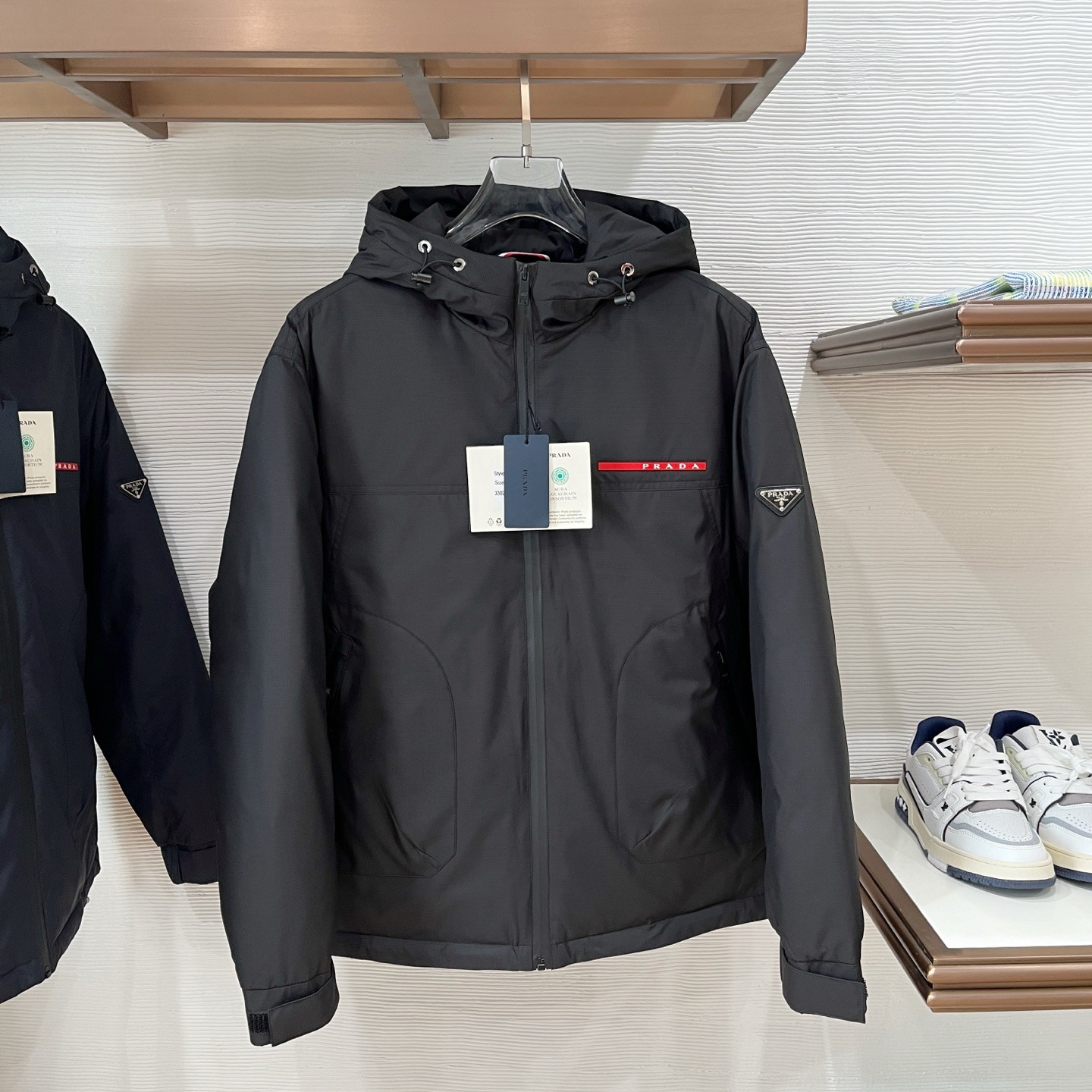 PRADA プラダ 2025新作 メンズダウンジャケット ブラック/ディープブルー