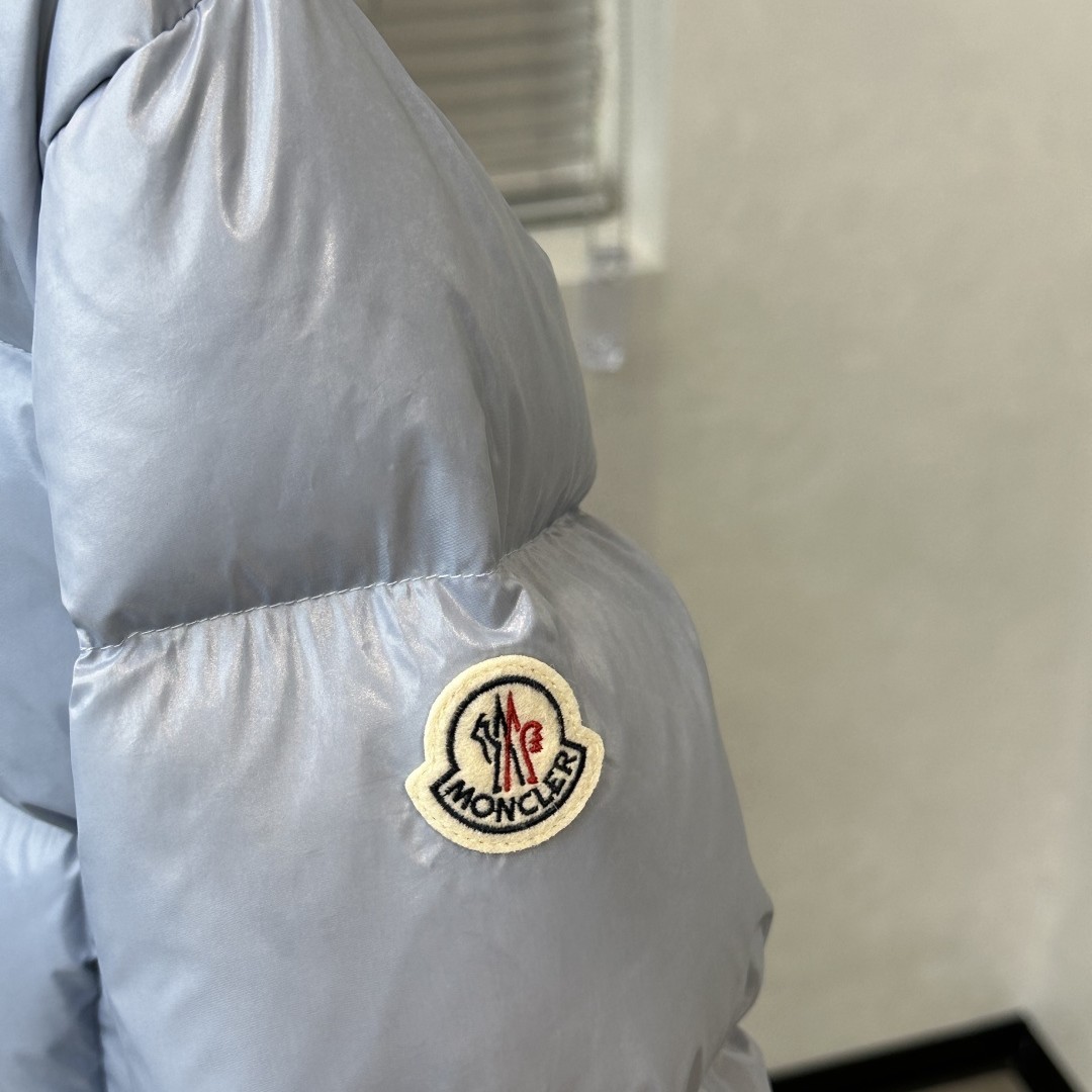 MONCLER モンクレール Glareins 編み込み飾り 調節可能フード ショート丈 ダウンジャケット レディース ライトブルー