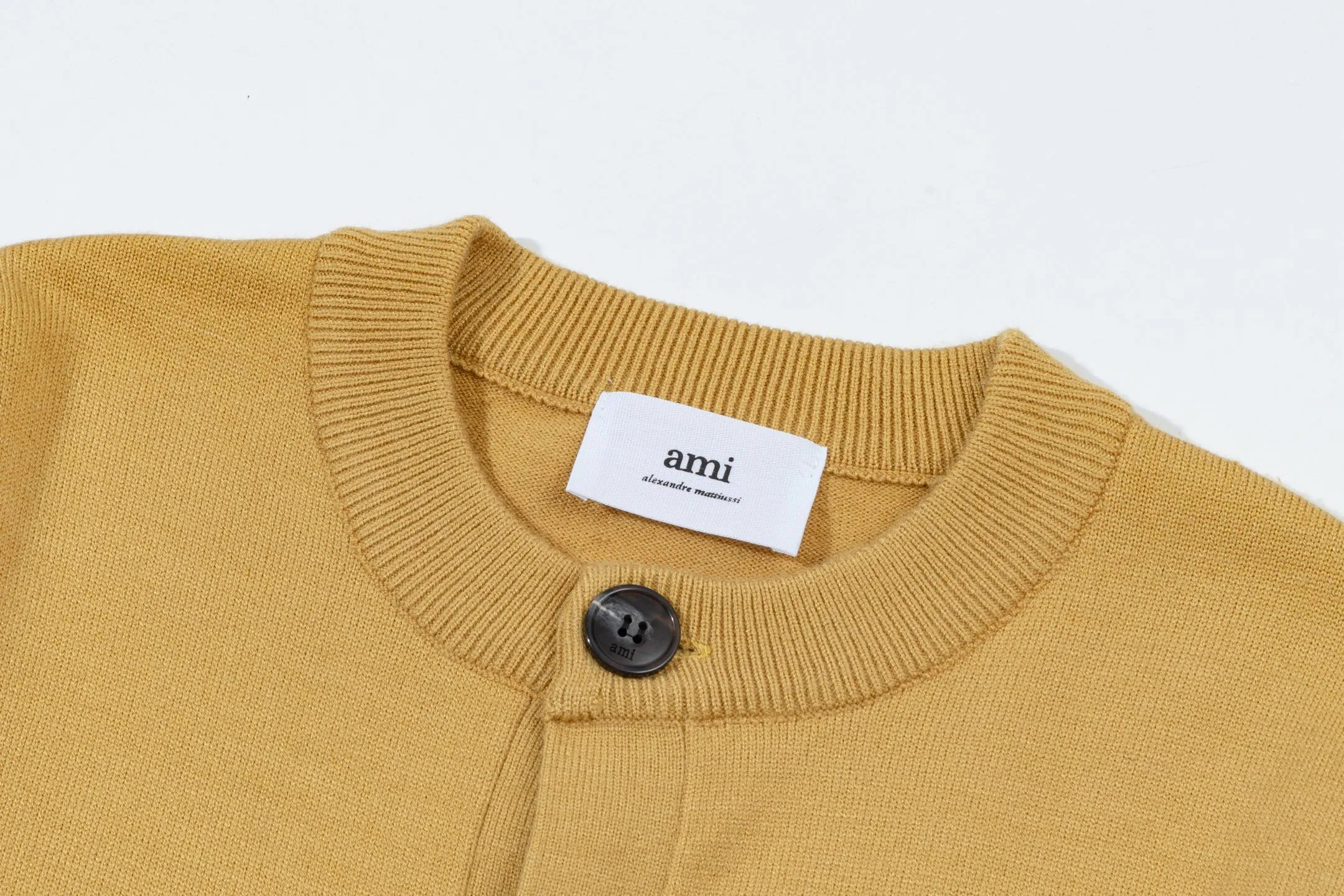 AMI PARIS（アミ パリス） オーバーサイズ ウール カーディガン 男女兼用ロゴニット
