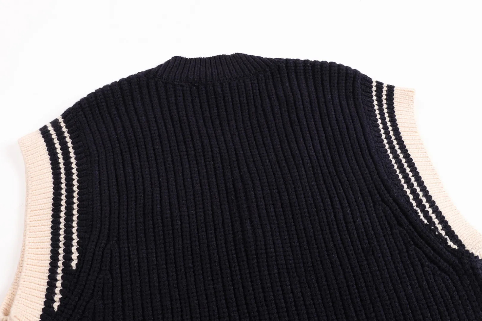 AMI PARIS（アミ パリス） オーバーサイズニットベスト 男女兼用