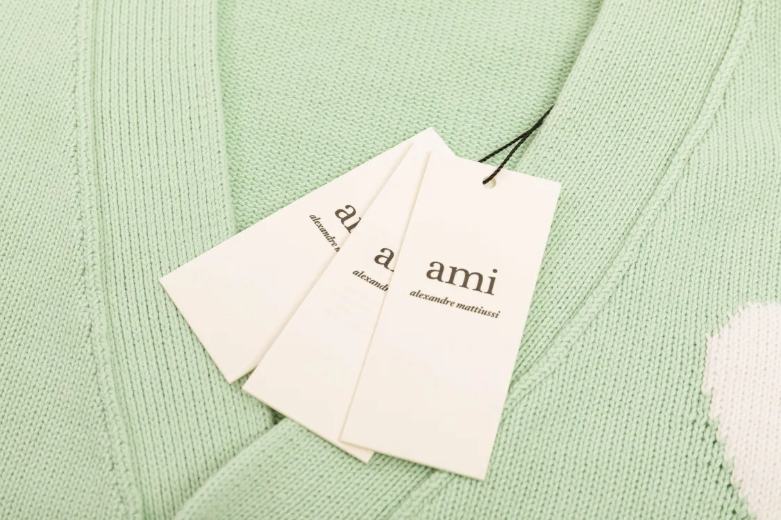 AMI PARIS（アミ パリス） オーバーサイズ ウール カーディガン 男女兼用ロゴニット