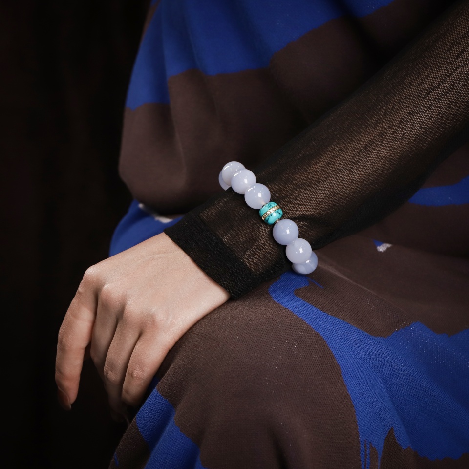 温润如玉丨蓝玉髓圆珠手串