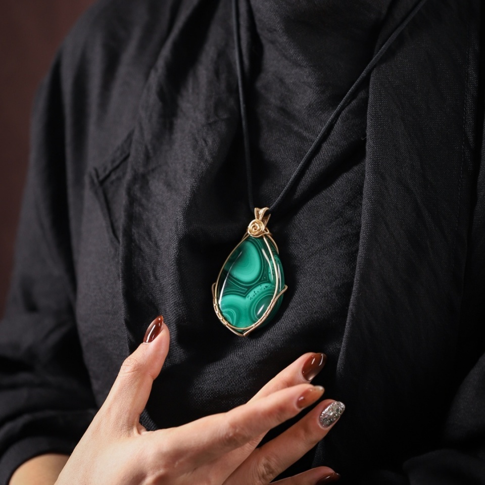 翡翠流动丨孔雀石水滴款 吊坠