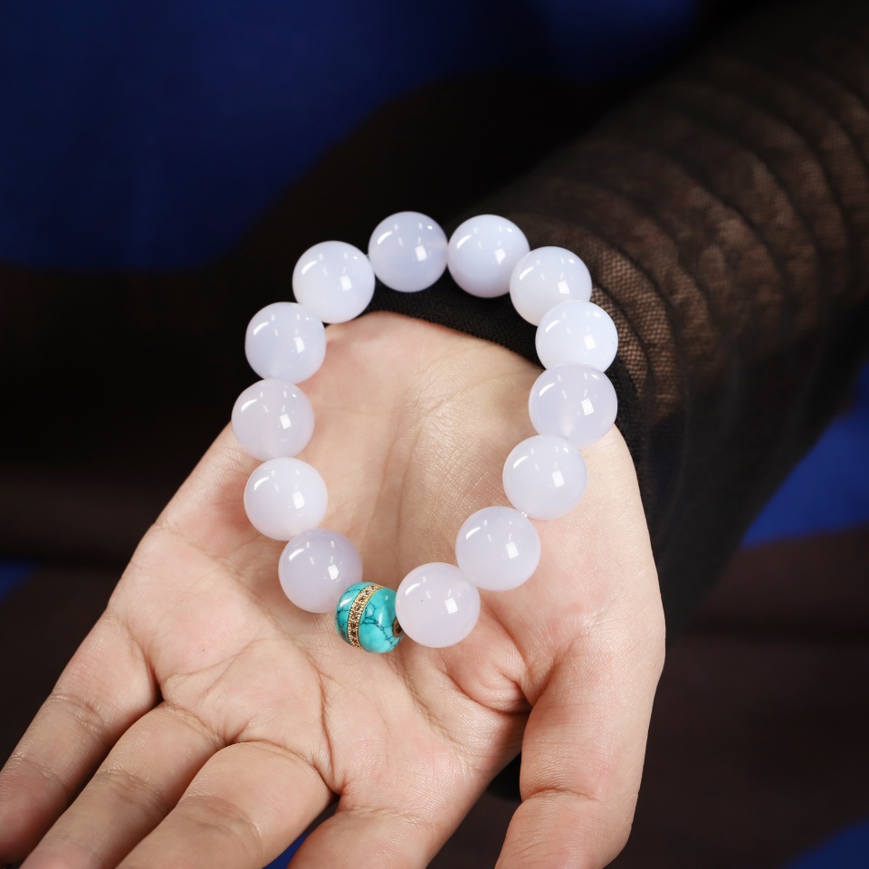 温润如玉丨蓝玉髓圆珠手串