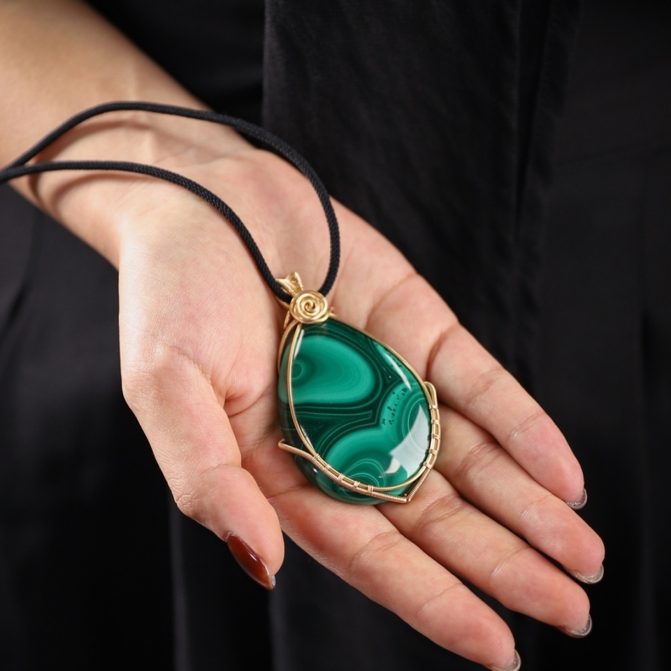 翡翠流动丨孔雀石水滴款 吊坠