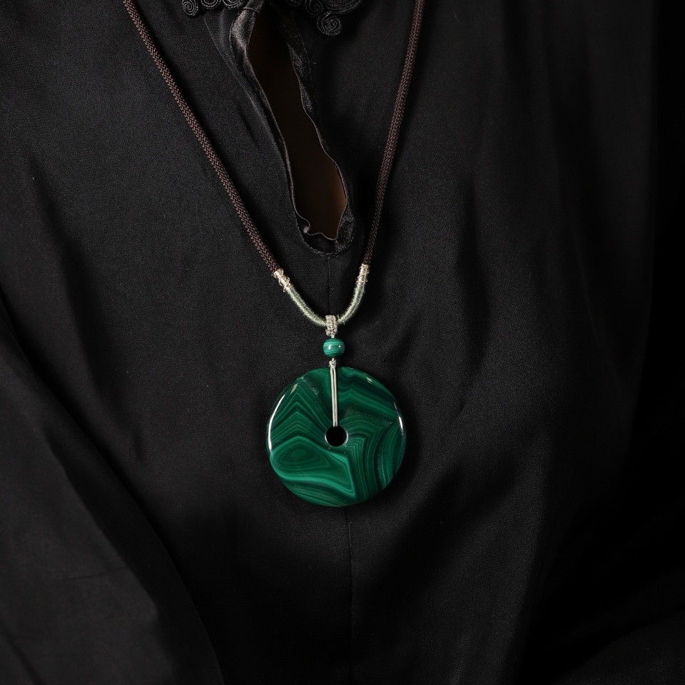 【愈】心间青羽丨孔雀石平安扣 吊坠