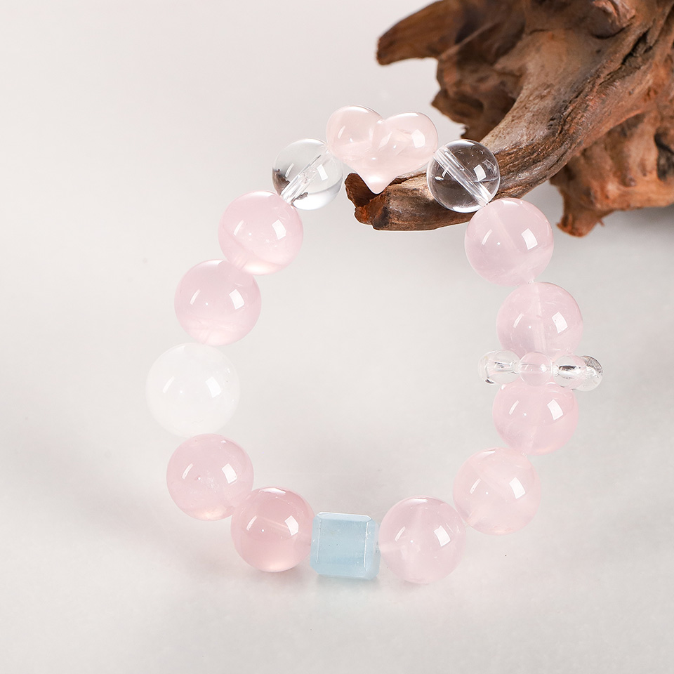 【爱】
浪漫交织丨爱心粉晶手串