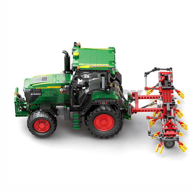 The John Deere 6130 R-marstoy