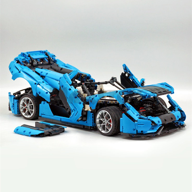 The Koenigsegg Regera Blue-marstoy