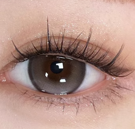 ขนตาปลอมแบบขี้เกียจสามชั้นนี้มีความเบา ยืดหยุ่น เป็นธรรมชาติ โปร่งสบาย และโค้งงอนแบบสามมิติ
