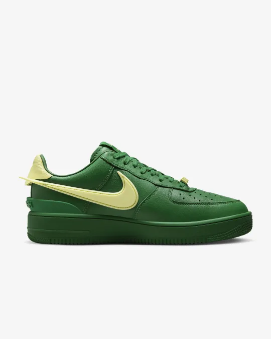 ナイキ エア フォース 1 LOW x アンブッシブラック グリーン