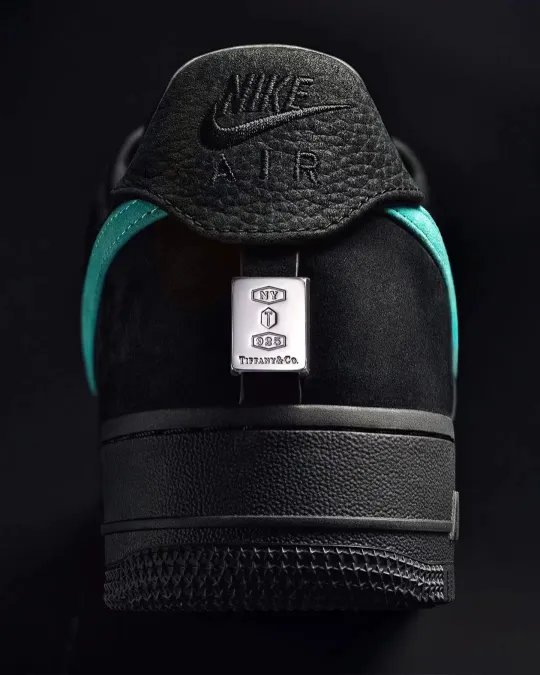★NIKE x TIFFANY★送関込★世界中を震撼させた話題のコラボ★ティファニー x ナイキエア フォース 1の限定