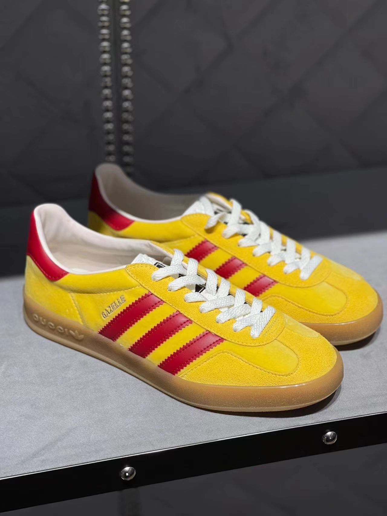 【GUCCI】× ADIDASコラボ Gazelle スニーカー(黄色)