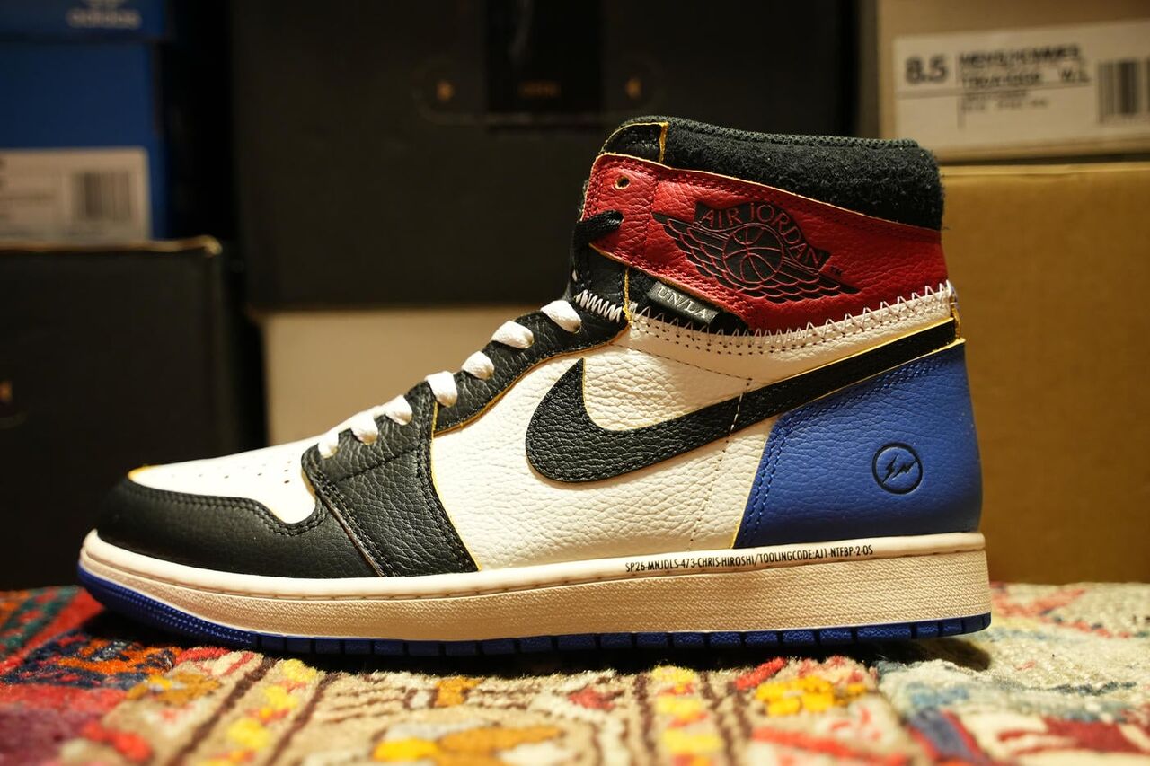 FRAGMENT DESIGN &times; UNION LA &times; NIKE AIR JORDAN 1 HIGH OG 左サイド