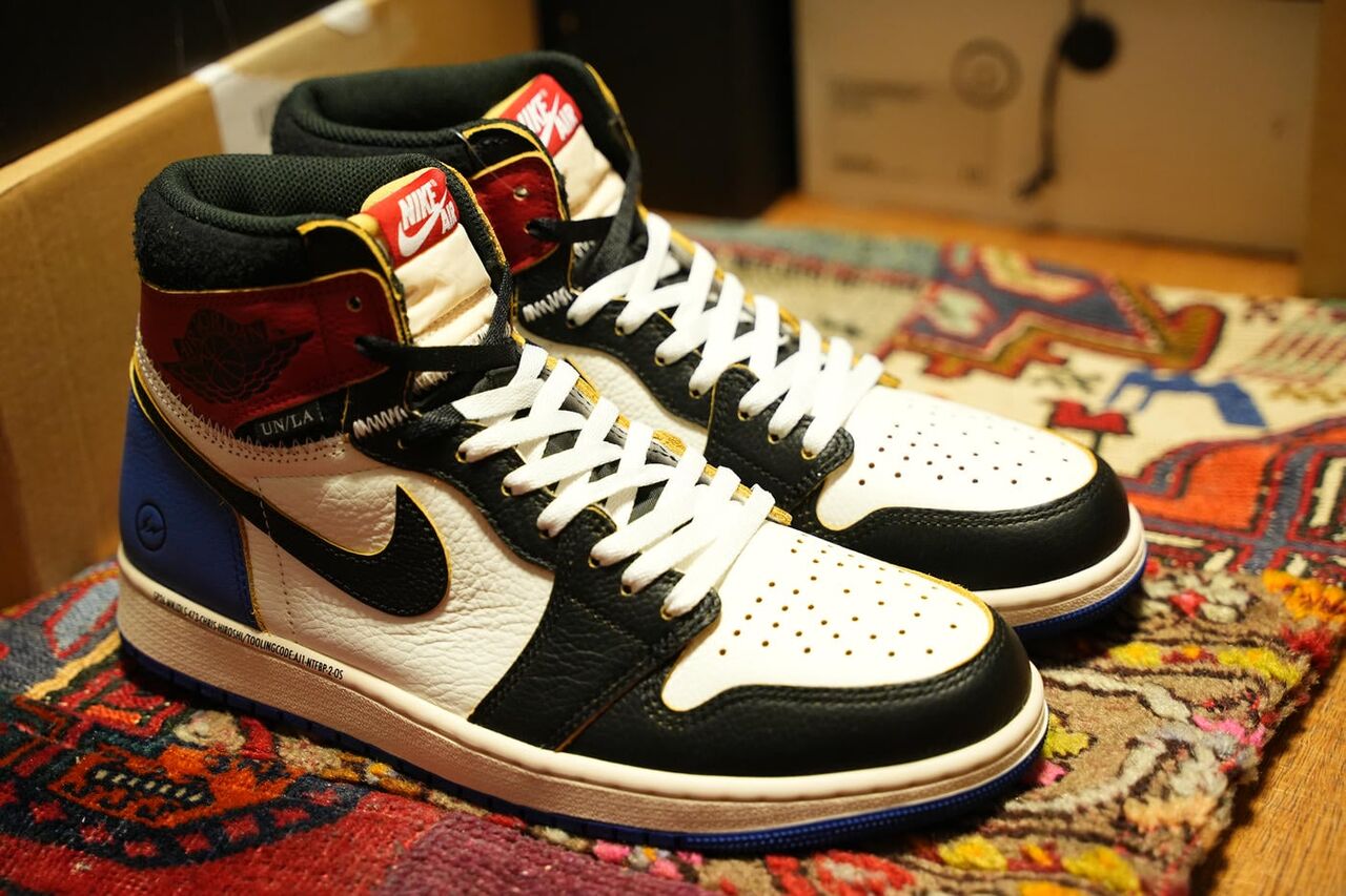 FRAGMENT DESIGN &times; UNION LA &times; NIKE AIR JORDAN 1 HIGH OGを右斜め上から見る締めの画像。