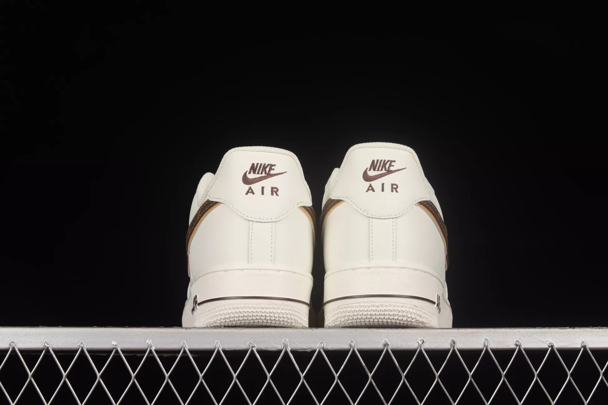 【新商品発売】【今年の新商品】LOUIS VUITTON X NIKE AIR FORCE 1 07 LOW RICE WHITE SHOES SNEAKERS【本物保証】【代金引換】