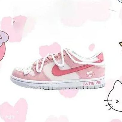 Nikeダンク ロー ハローキティは日本では販売されていません