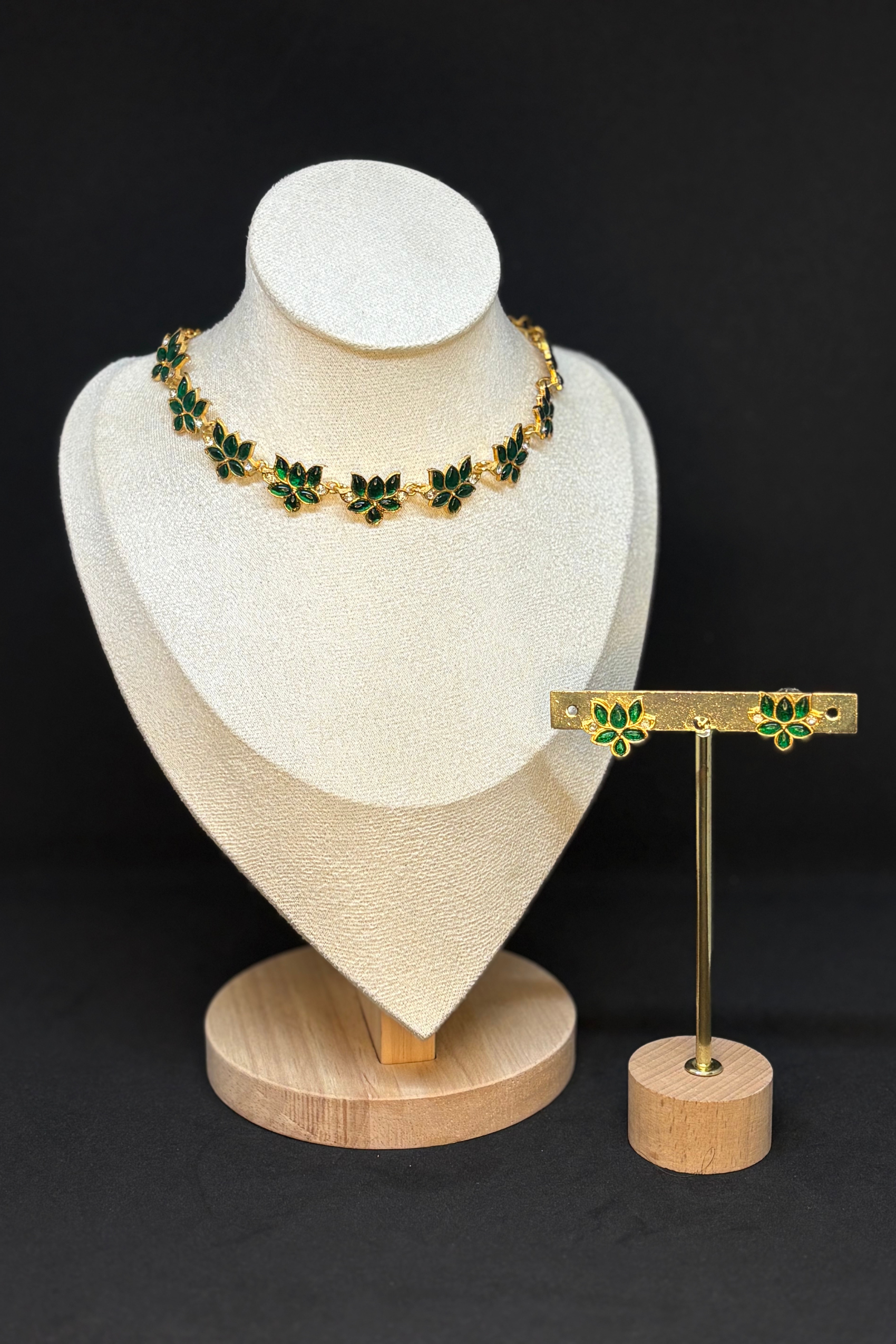 EMERALD LOTUS CHOKER SET