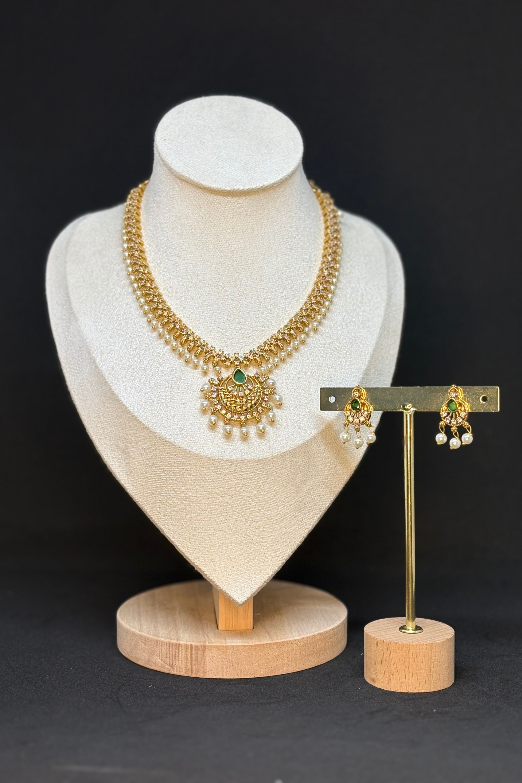 EMERALD ELEGANCE NECKLACE SET