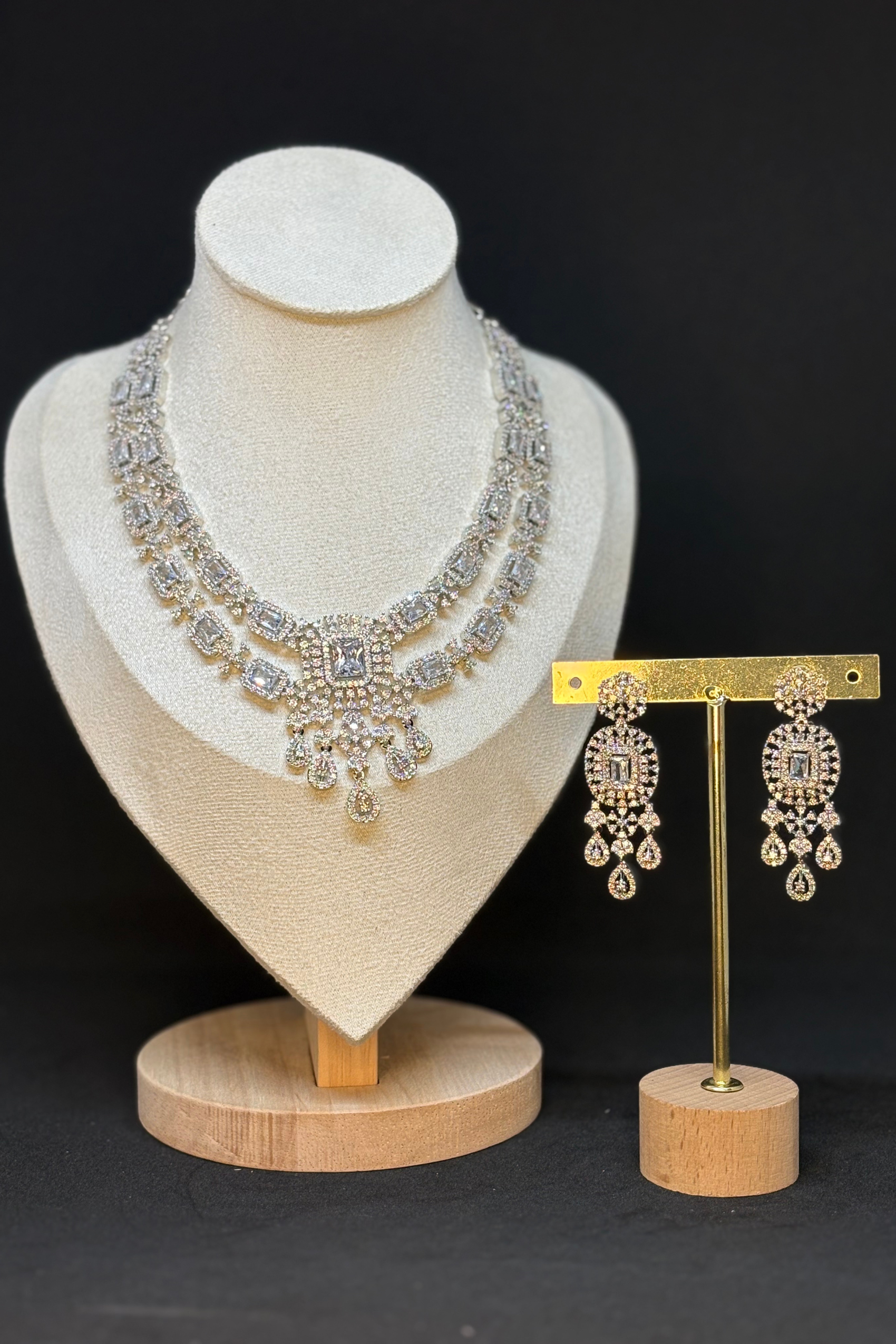 CRYSTAL CROWN AD NECKLACE SET