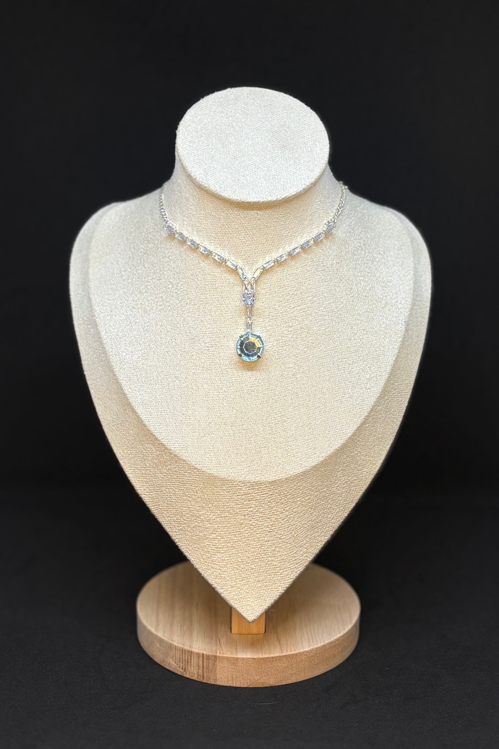 RADIENT AQUAMARINE NECKLACE