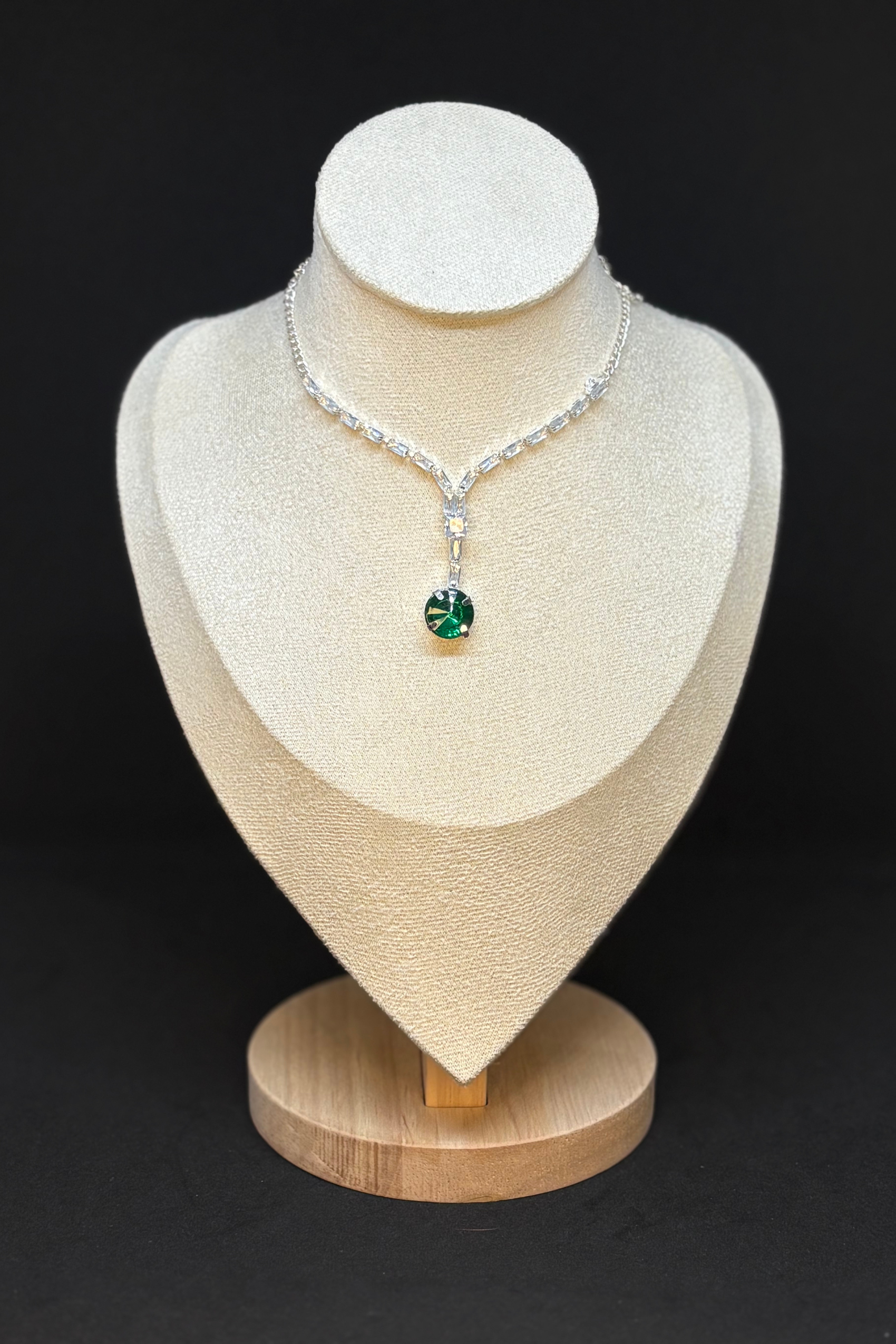 RADIENT EMERALD NECKLACE
