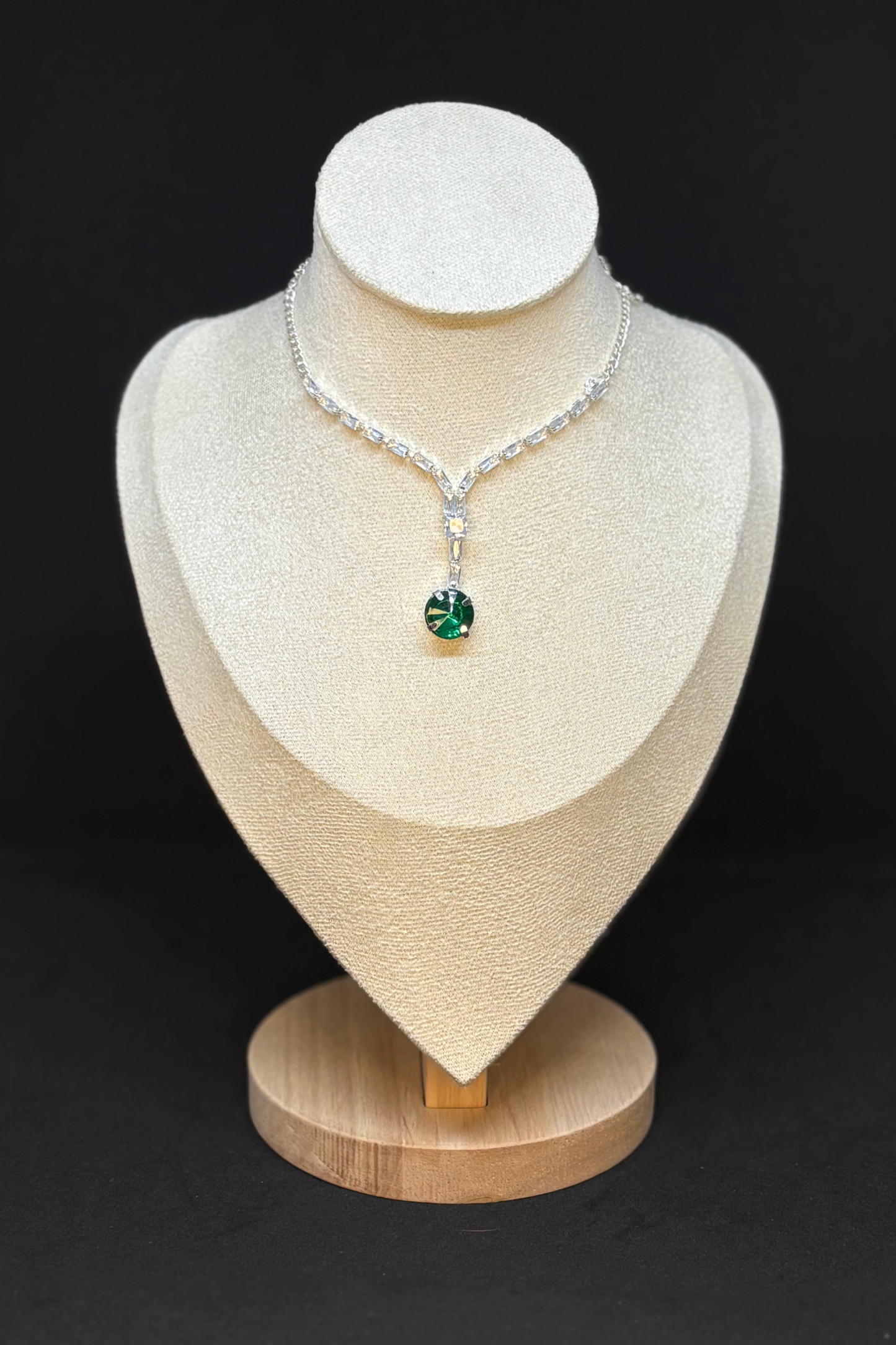 RADIENT EMERALD NECKLACE