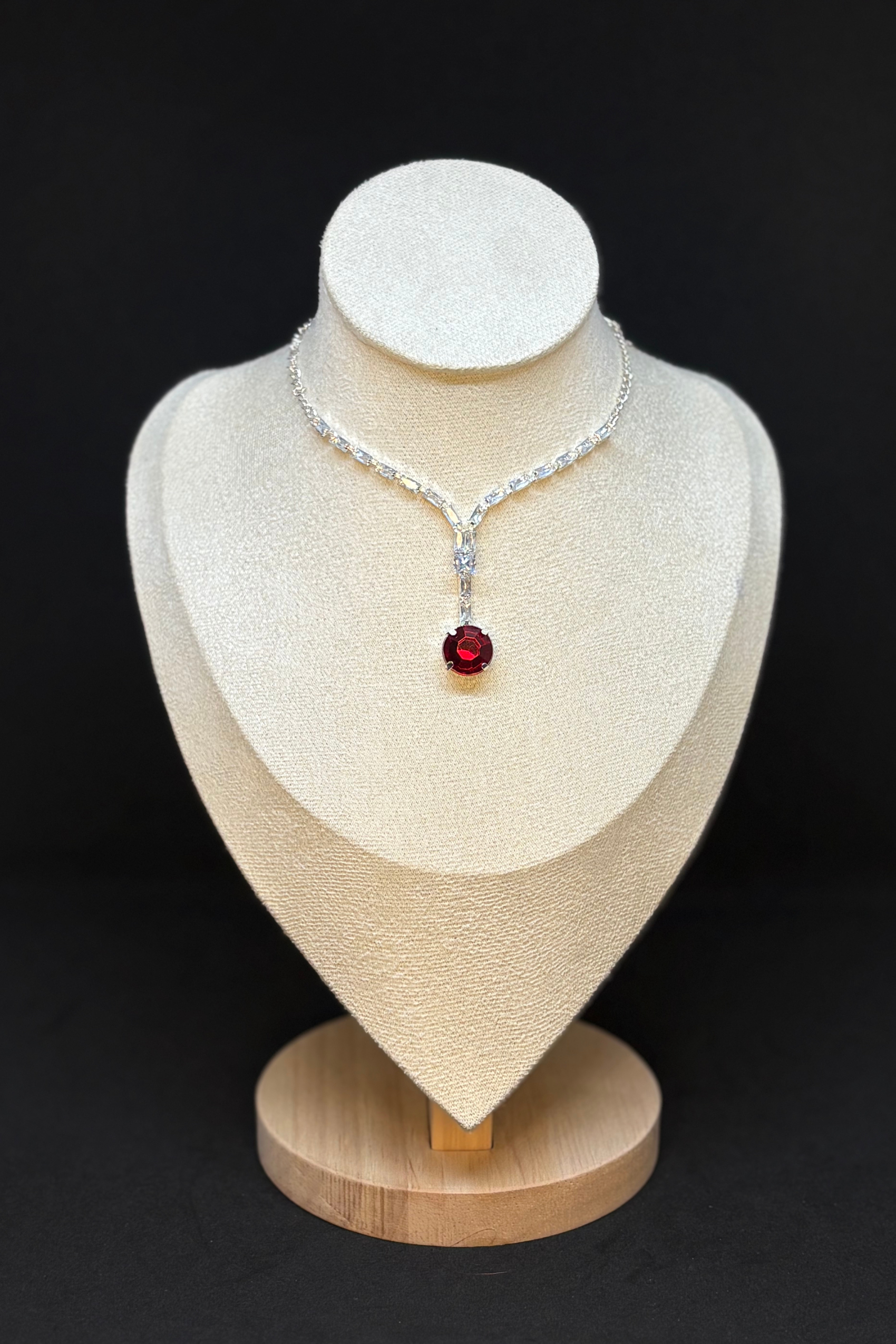 RADIENT GARNET NECKLACE