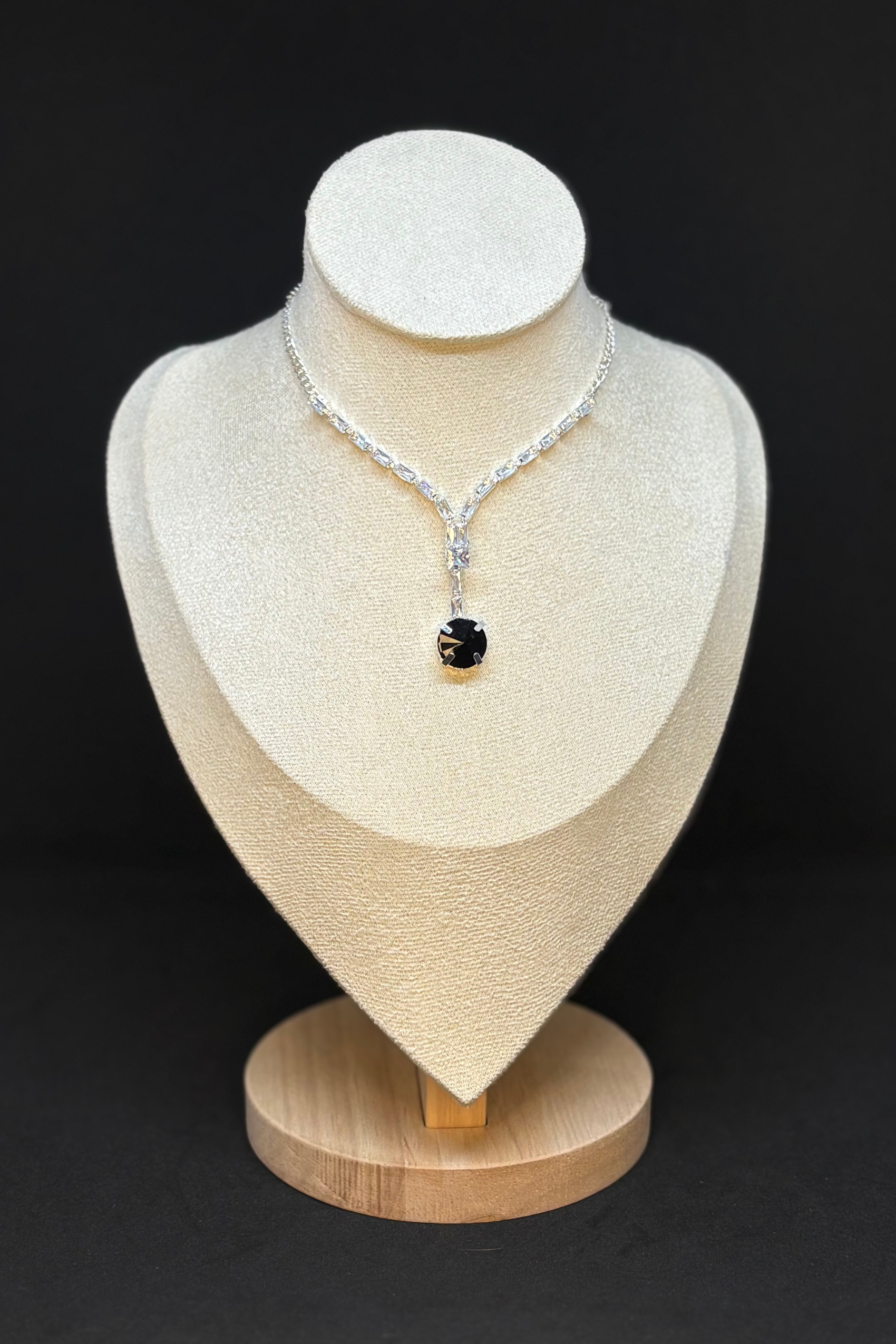 RADIENT ONYX NECKLACE