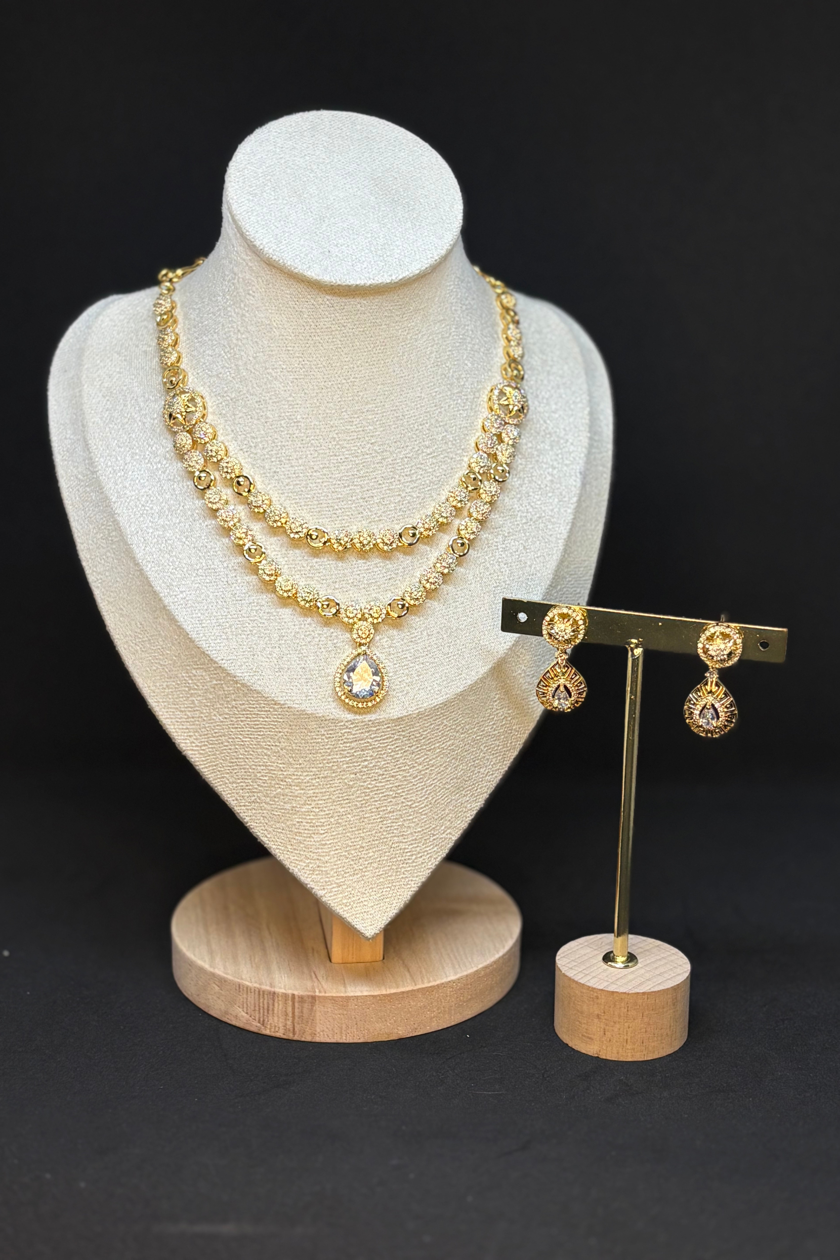 AURORA TEARDROP AD NECKLACE SET