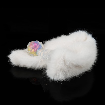 4 種の付属品により ハーフクリアで、内部には虹色の輝きを放つ「薔薇」イメージの水晶アナルプラグ。4 種の付属品により