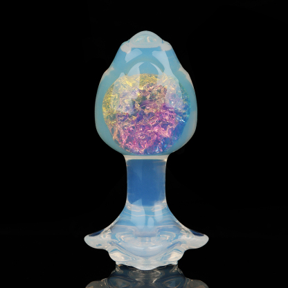 4 種の付属品により ハーフクリアで、内部には虹色の輝きを放つ「薔薇」イメージの水晶アナルプラグ。4 種の付属品により