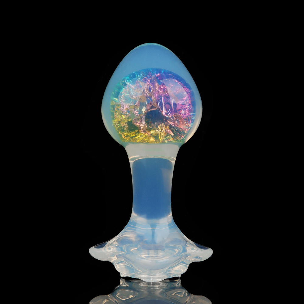 透明感と虹色の輝きが特徴的な歪脖子型水晶アナルプラグ。4 種の付属品により