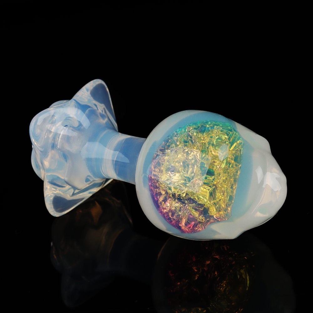 4 種の付属品により ハーフクリアで、内部には虹色の輝きを放つ「薔薇」イメージの水晶アナルプラグ。4 種の付属品により