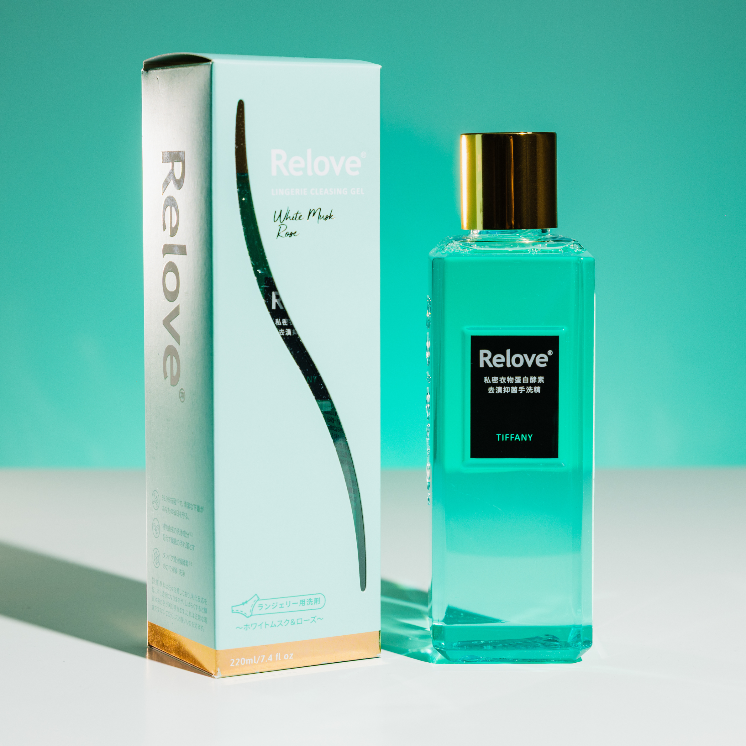 Relove ランジェリーウォッシュ【ホワイトムスク&ローズの香り】220mL