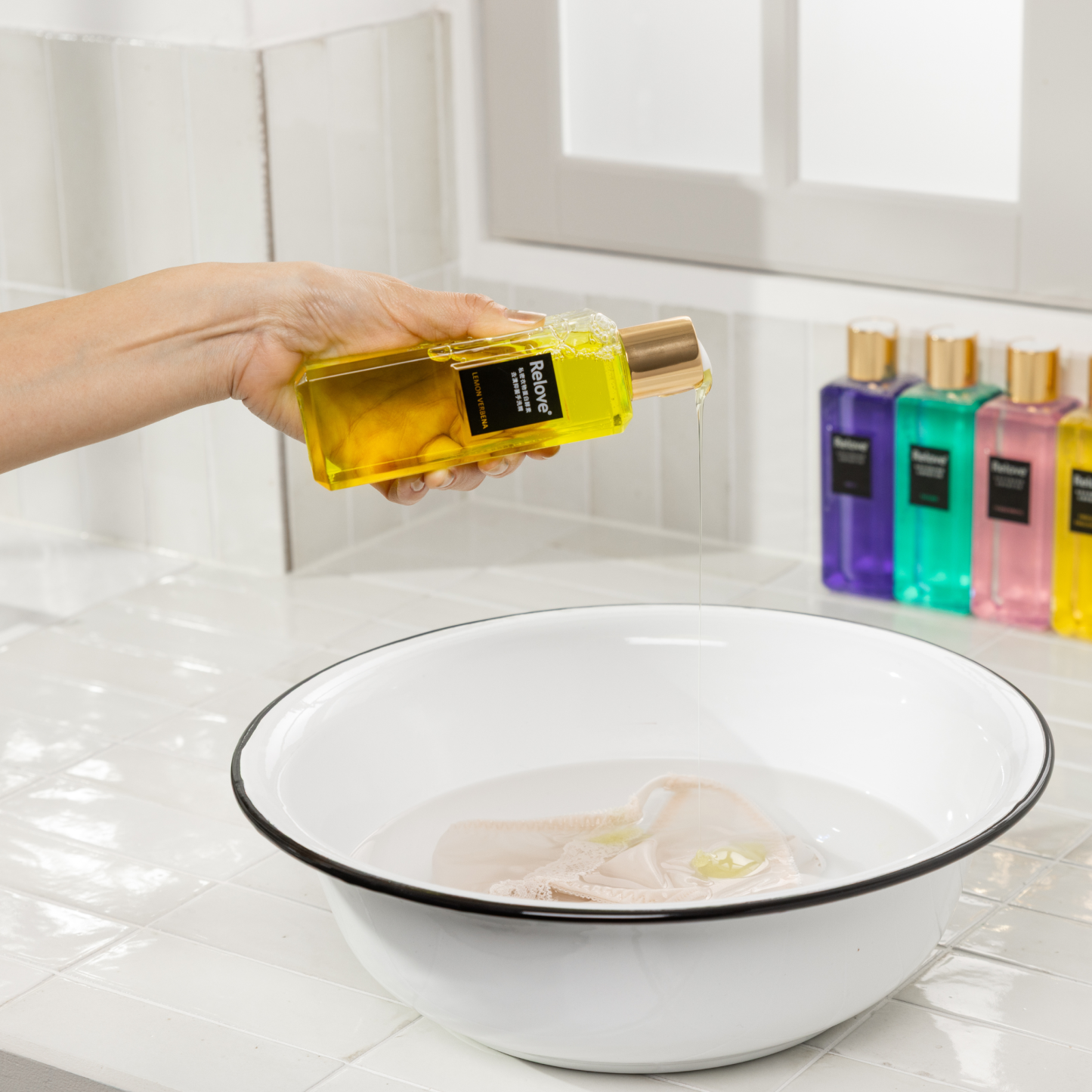 Relove ランジェリーウォッシュ【フリージア&イングリッシュペアの香り】80mL