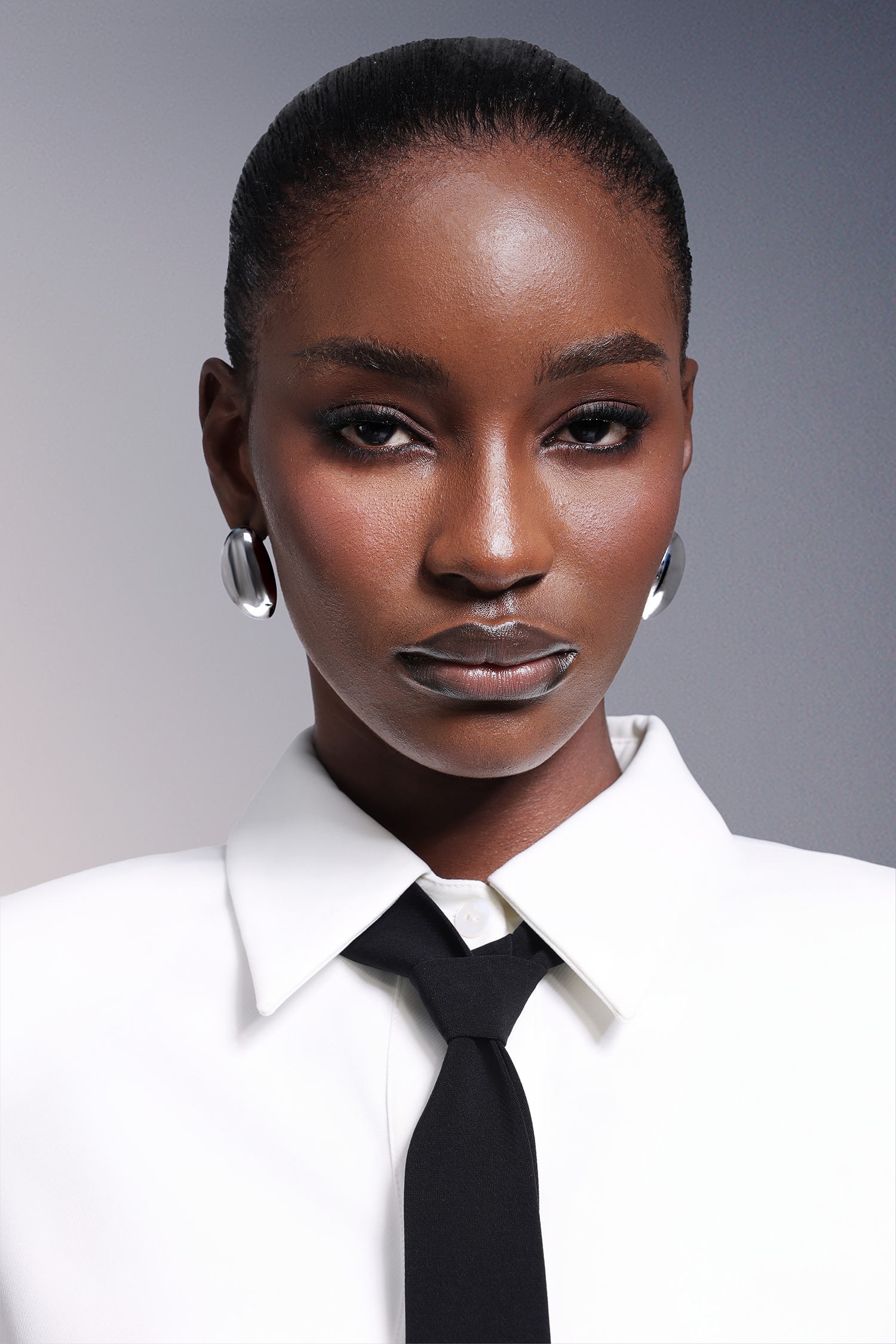 Riza Ellipse Metal Earrings