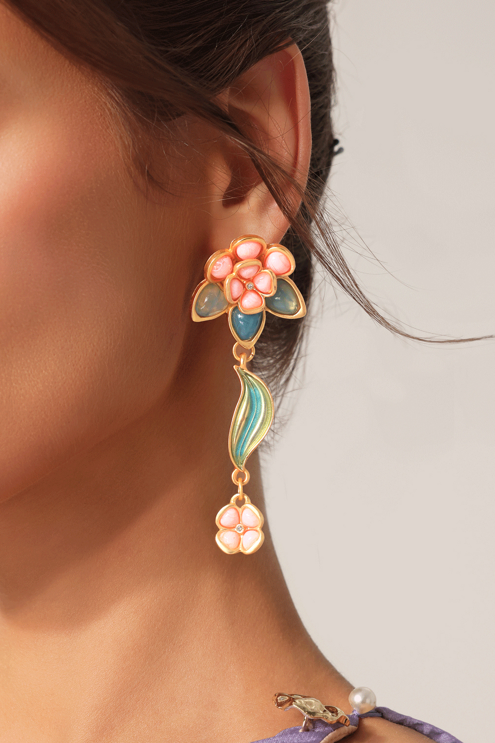 Winry Flowers Leaves Earrings