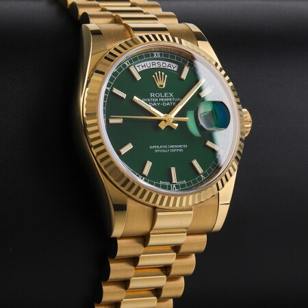 ROLEXロレックスの曜日カレンダー型シリーズ118238 腕時計です