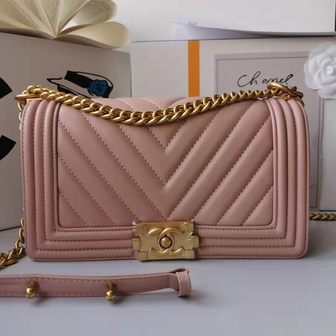 CHANEL シャネル ゴールドチェーンのショルダーバッグです