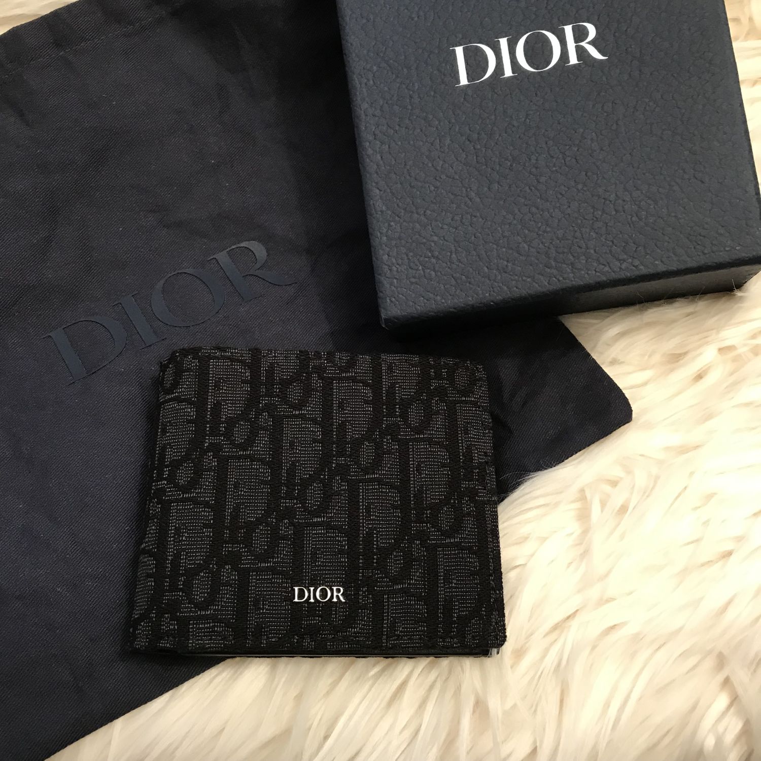 入手困難!【Dior】Oblique コインケース付き2つ折りスリム財布 (Dior/折りたたみ財布) 77465329【BUYMA】