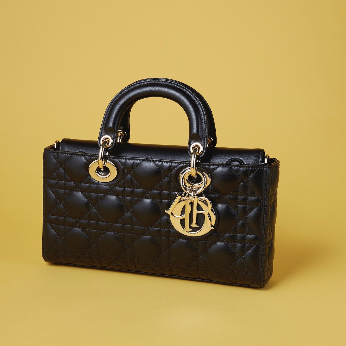 特別な日はテイラードジャケットでドレスアップを。【今月のスタイリストいち押しコーデ!】 | Vogue Japan