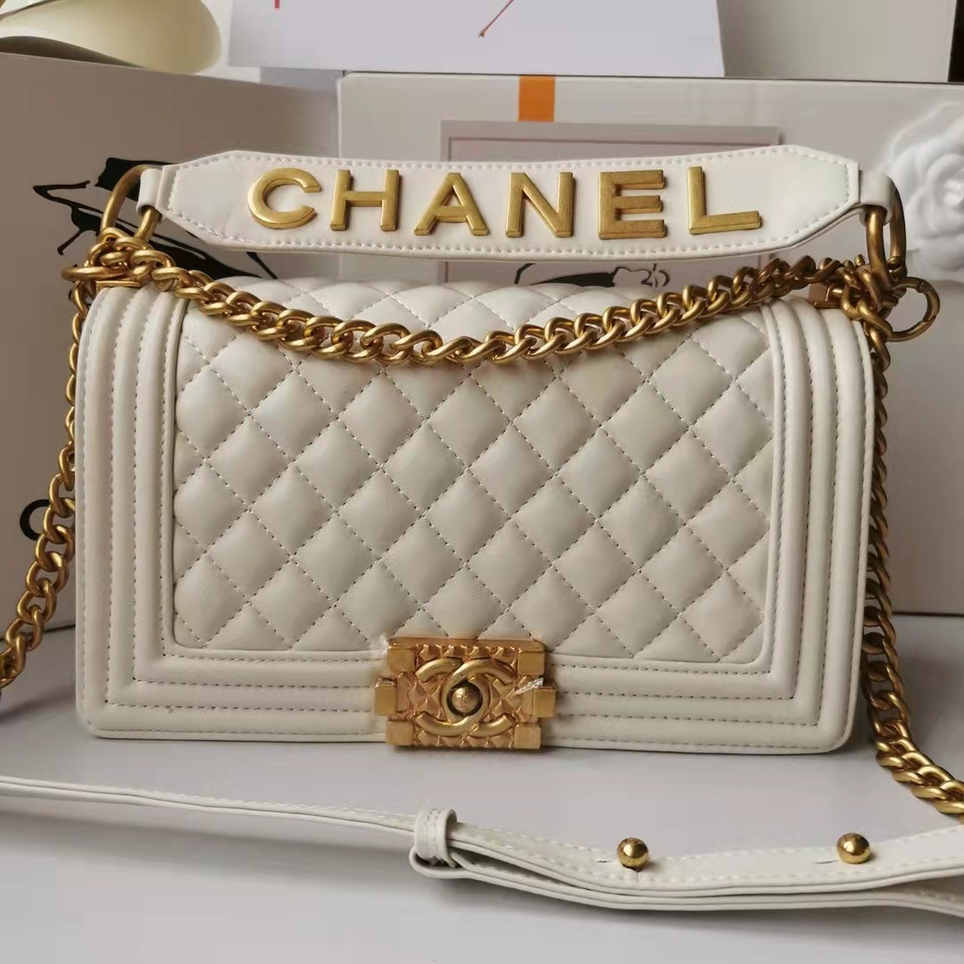 CHANEL シャネル