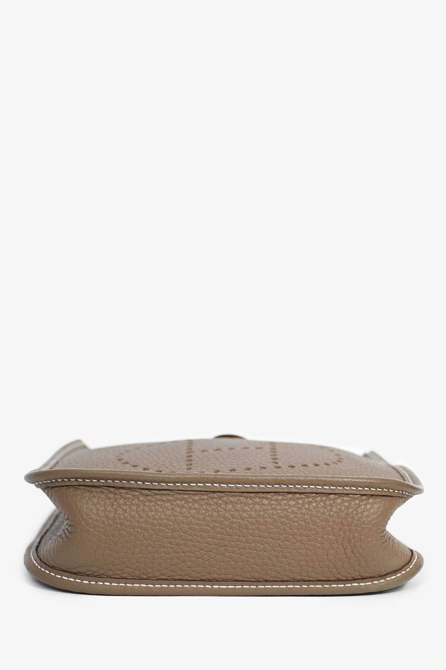 Hermès 2023年 エトゥープ クレマンスレザー エヴリン16 TPM クロスボディ（ネイビーブルーストラップ付き）