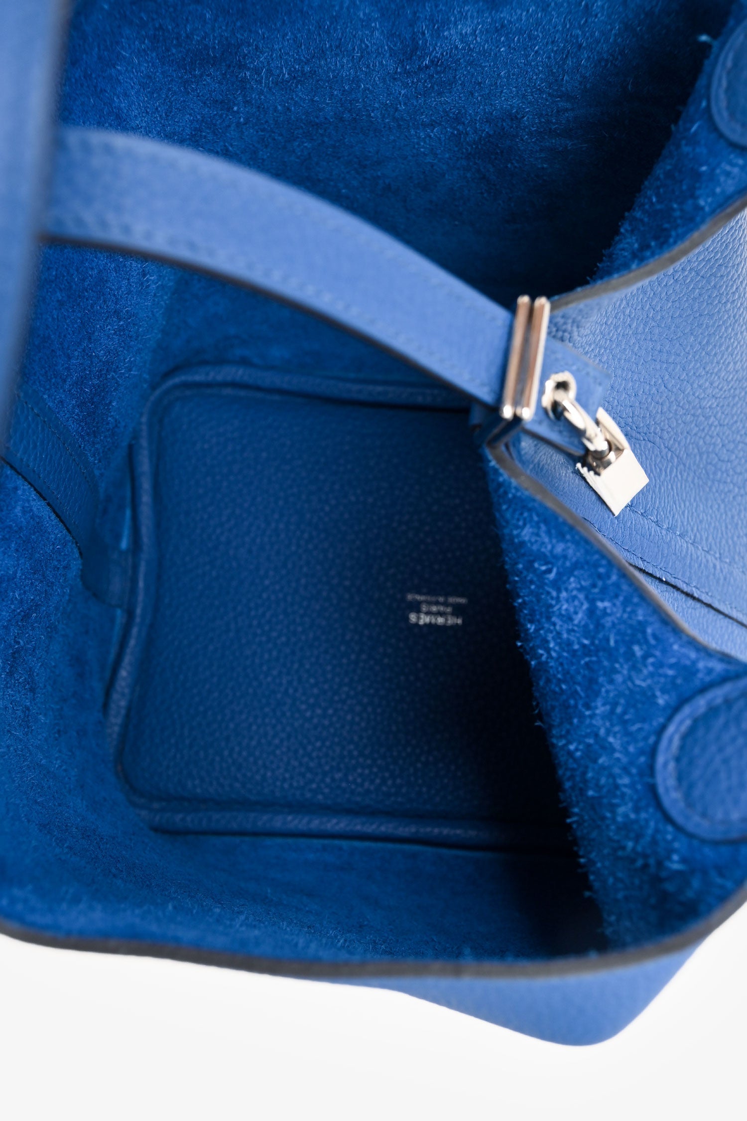 Hermès 2021年 ブルー フランス クレマンスレザー ピコタン18 パラジウム金具（PHW）。