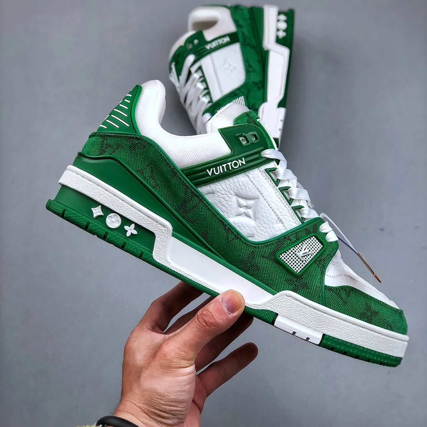 プリファードストア（特約店）「正規品保証、公式と同じデザイン」ファッションデザイン、コントラストカラーステッチ、ハイエンドな雰囲気