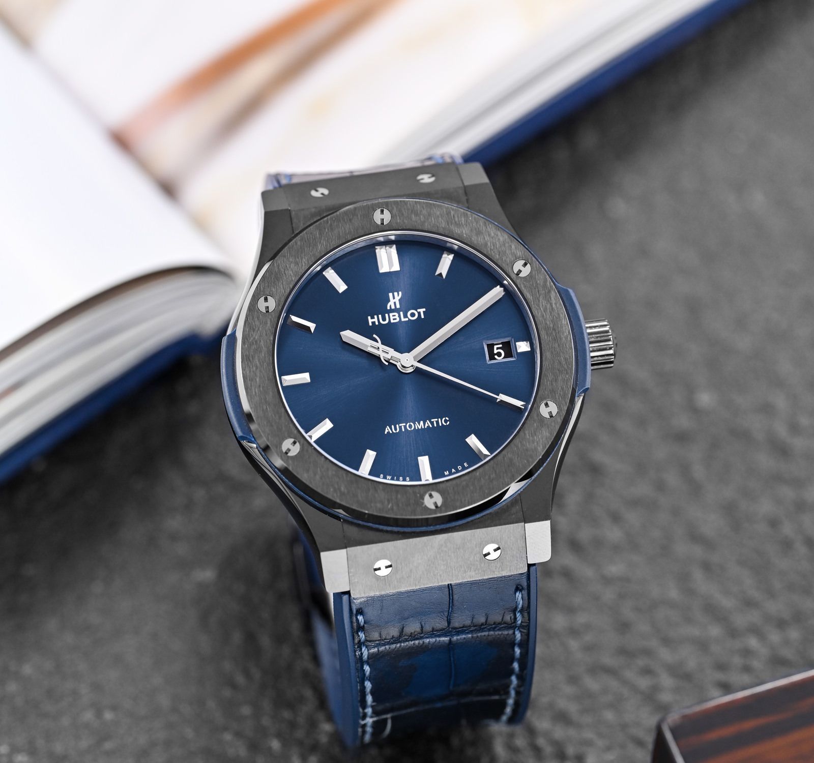 クラシック・フュージョン セラミック ブルー 511.CM.7170.LR 45mm