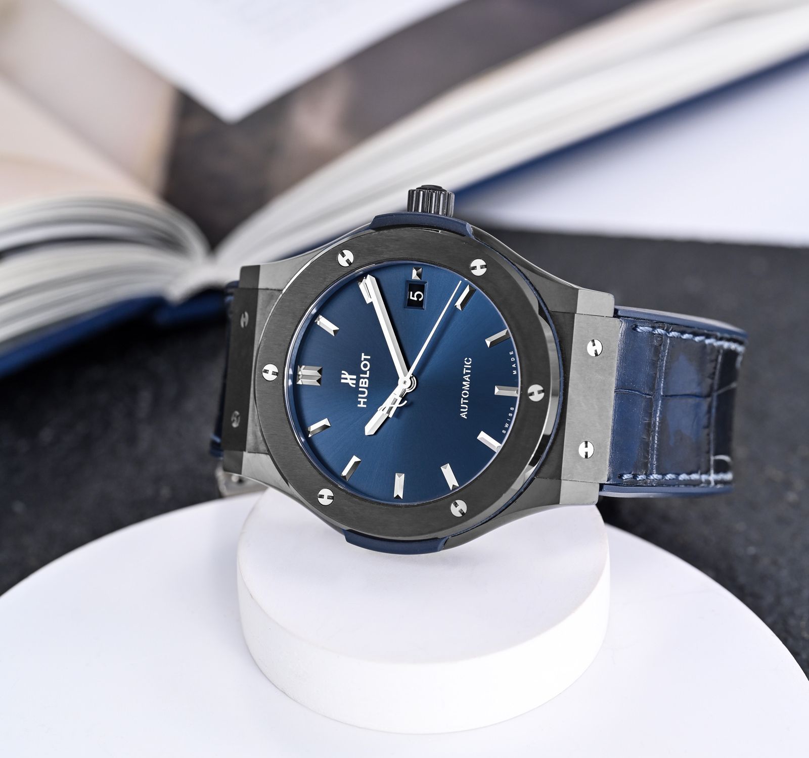 クラシック・フュージョン セラミック ブルー 511.CM.7170.LR 45mm