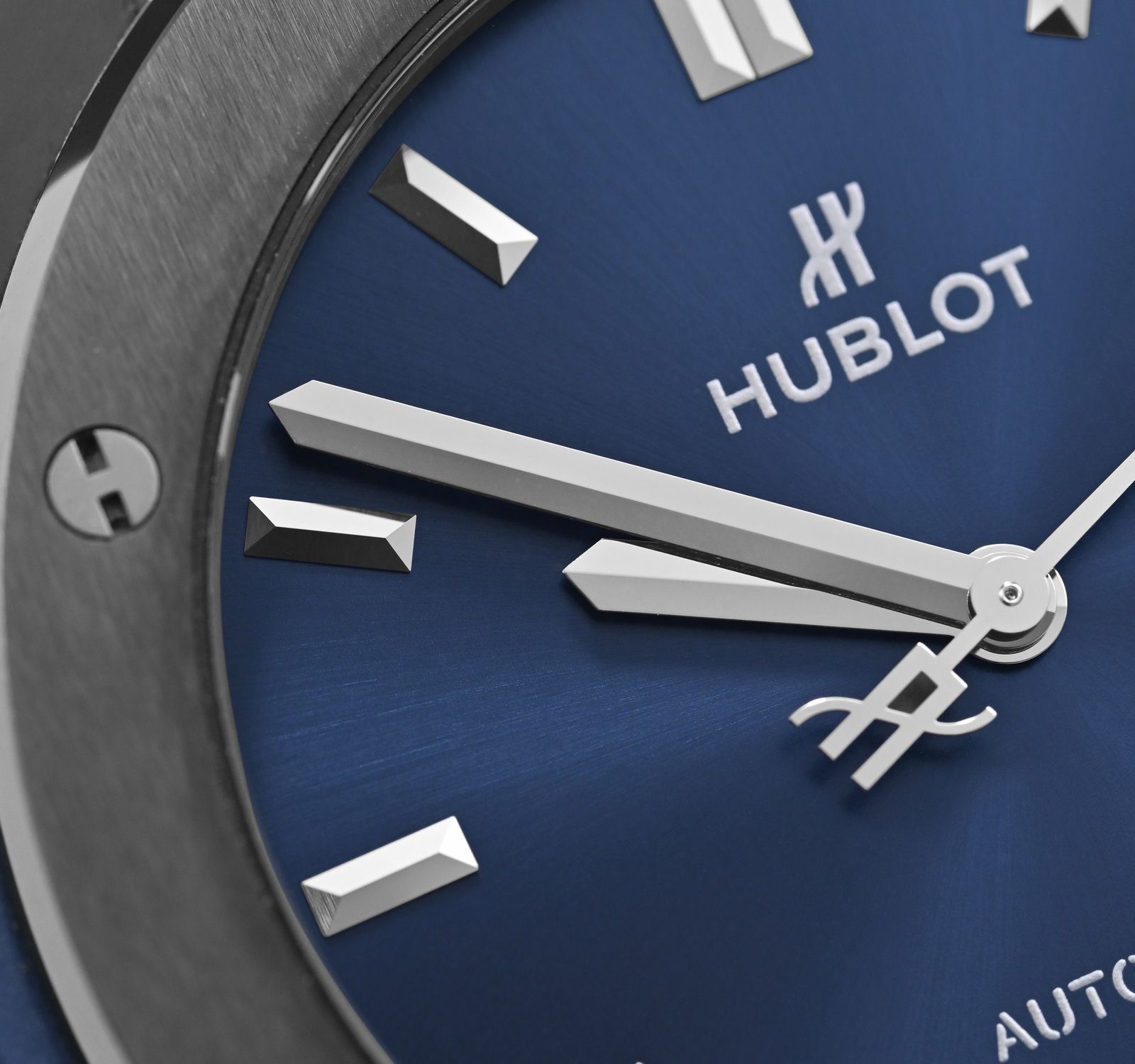 クラシック・フュージョン セラミック ブルー 511.CM.7170.LR 45mm